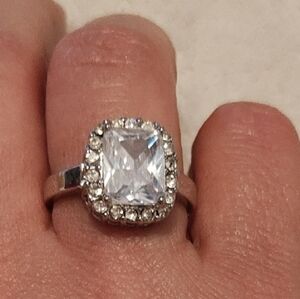 Elegant Silver Women's Ring with Crystal Accent